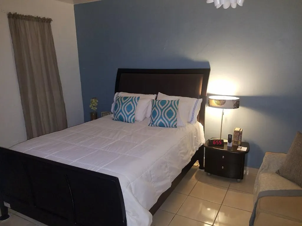 Red Door Apartment San Juan