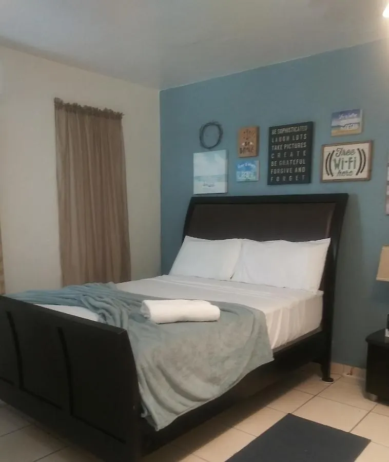 Red Door Apartment San Juan