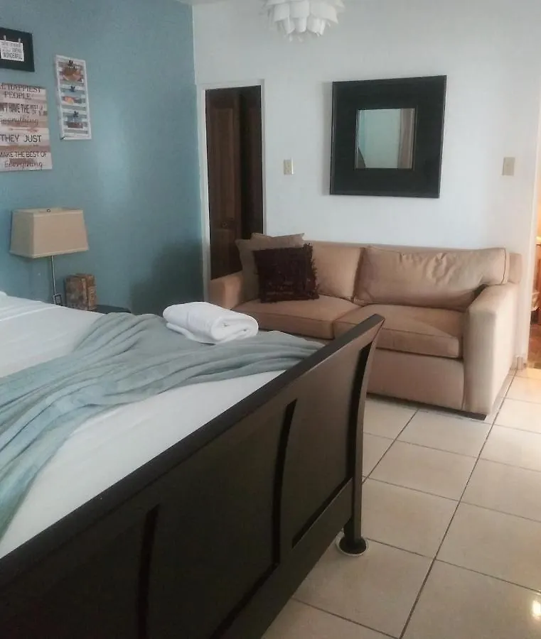 Red Door Apartment San Juan